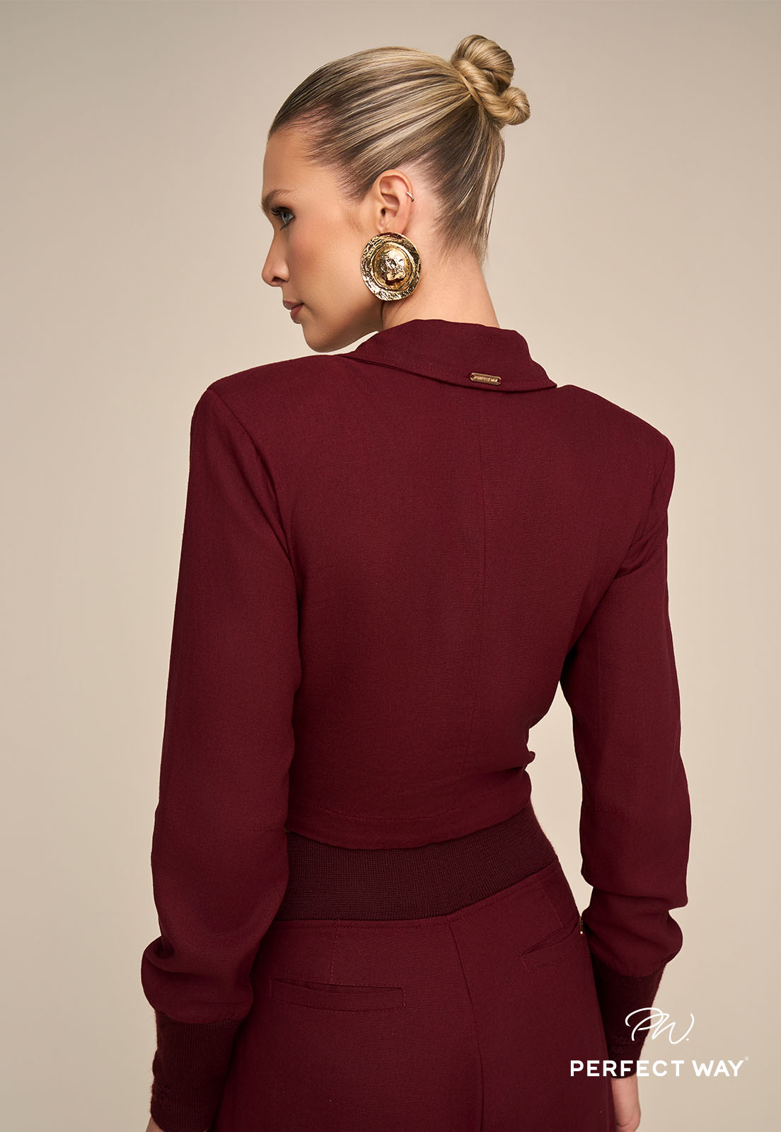 Blazer Cropped com Colete Fixo e Metais Feminino